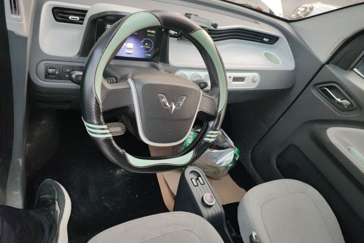 Used Wuling Hongguang MINIEV 2021 Macaron Fashion Model Lithium Iron Phosphate Center Console