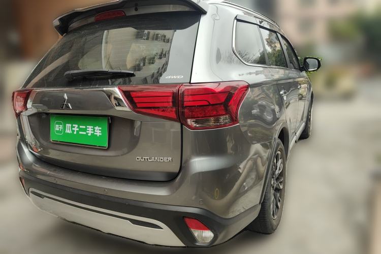 Used Mitsubishi Outlander 2019 2.4L 4x4 Zhi Xiang Edition 5 Seats China V Emission Standard Rear Right 45 Deg