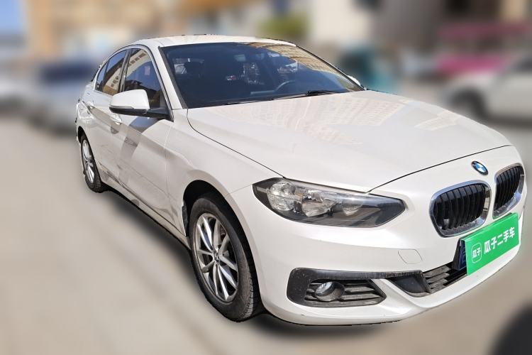 Used BMW 1 Series 2018 118i Fashion Model Front Right 45 Deg