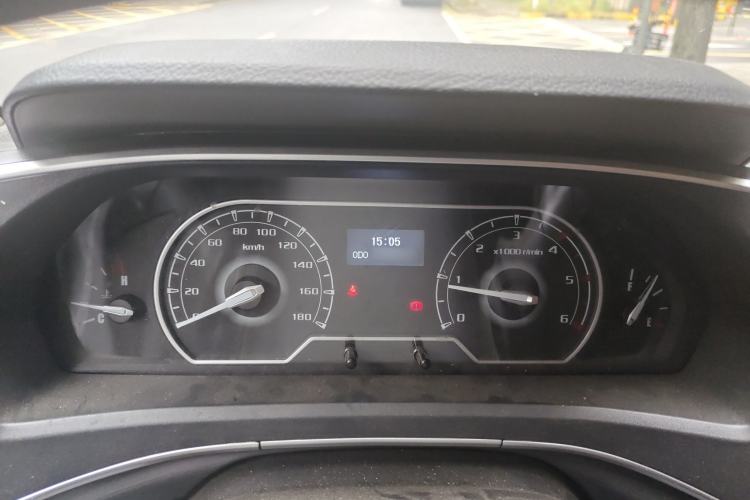 Used SAIC MAXUS Xintu V80 2025 Value Edition Aoyuntong 2.0T Manual Long Wheelbase Mid-Height Design 127 Ps 6/7/9-Seater
