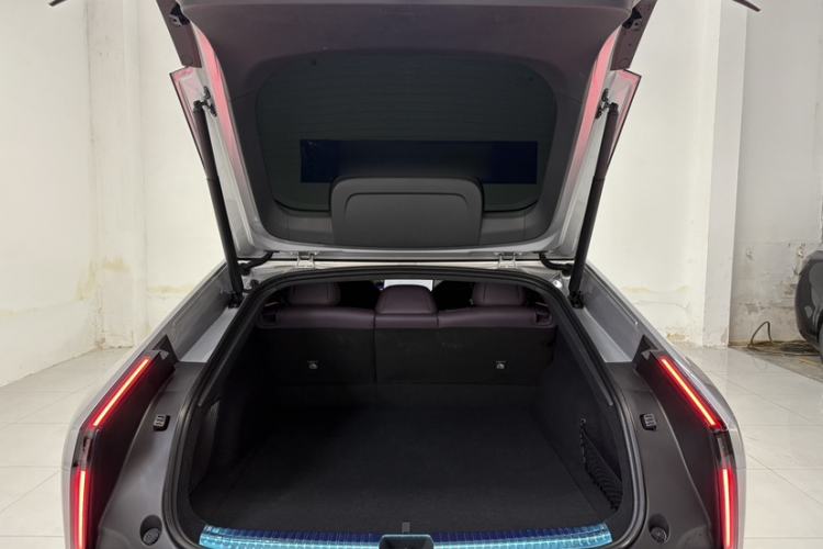 Used XPeng P7 2025 Model—750 All-Wheel-Drive High-Performance Ultra