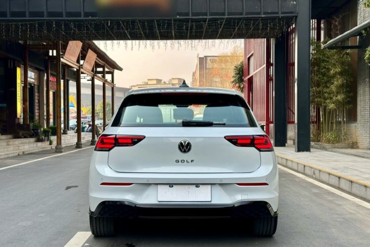 Used Volkswagen Golf 2025 300TSI R-Line
