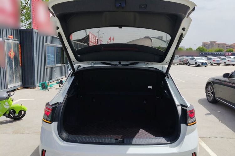 Used Volkswagen T-ROC 2023 300TSI DSG Two-Wheel-Drive Chen Guang Edition Trunk