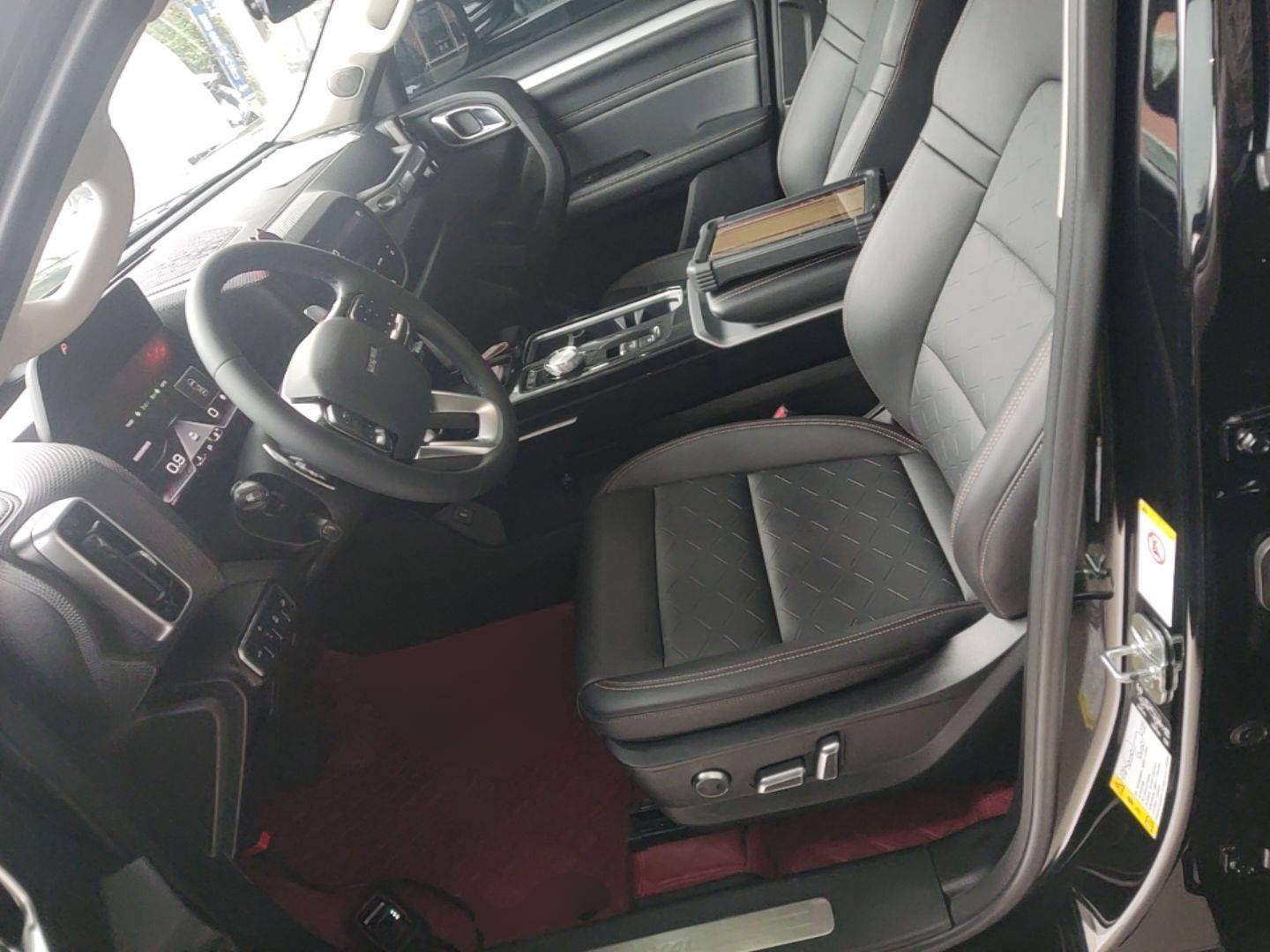 المقاعد الأمامية داخل السيارة