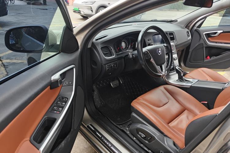 Used Volvo S60 2015 S60L 2.0T Zhiyuan Edition Driver Seat