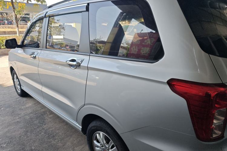 Used Wuling Hongguang 2019 1.5L S Comfort Edition China VI LAR
