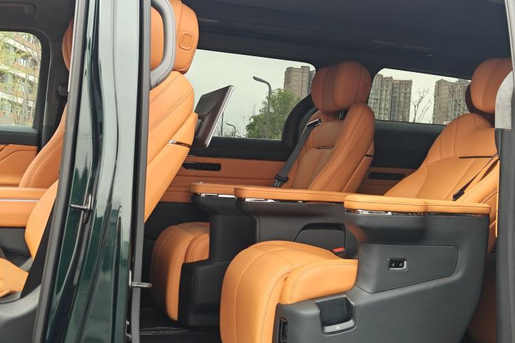 Used Geely Galaxy LEVC L380 2024 140-Degree 6-Seater All-Wheel-Drive Ultra