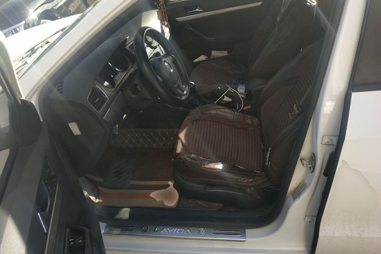 Used Volkswagen Gran Lavida 2017 1.6L Automatic Fashion Edition Left Front Seat