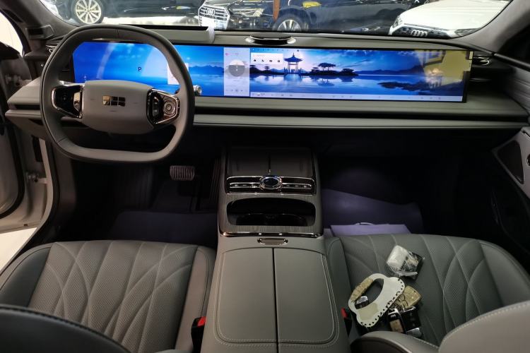 Used Geely Galaxy E8 2025 700 km Long-Range Intelligent Driving Version Center Console