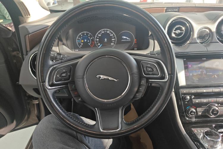 Used Jaguar XJ 2016 XJL 2.0T Two-Wheel-Drive Elegant Business Edition