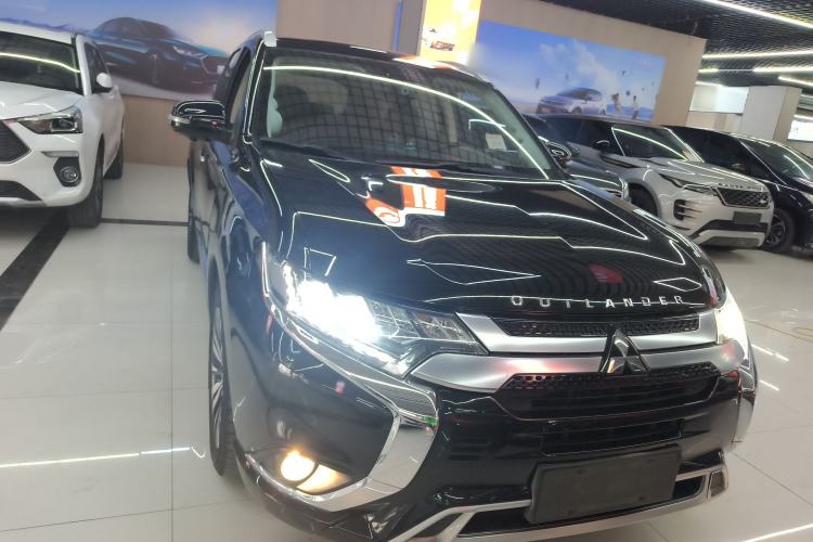 Used Mitsubishi Outlander 2021 2.4L 4x4 Zhi Xiang Edition 7 Seats Front