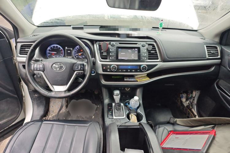 Used Toyota Highlander 2018 2.0T Four-Wheel Drive Luxury Edition 7 Seats China V Emission Standard Center Console
