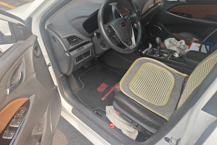 Used BYD Qin New Energy 2015 1.5T Dual-Crown Flagship Plus Edition Driver Seat