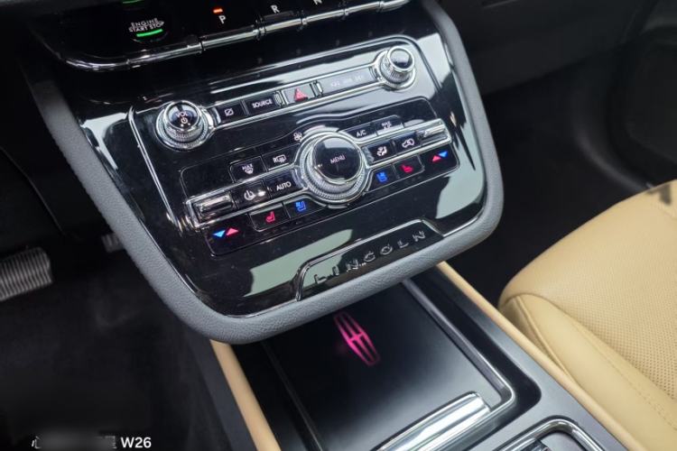 Used Lincoln Corsair 2022 2.0T Two-Wheel Drive Luxury Edition Interior 5