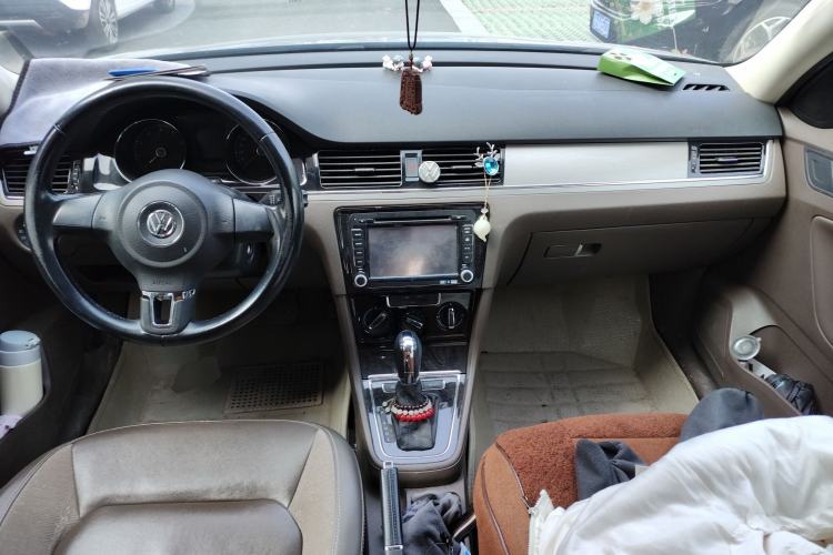 Used Volkswagen Bora 2014 1.6L Automatic Comfort Model Center Console