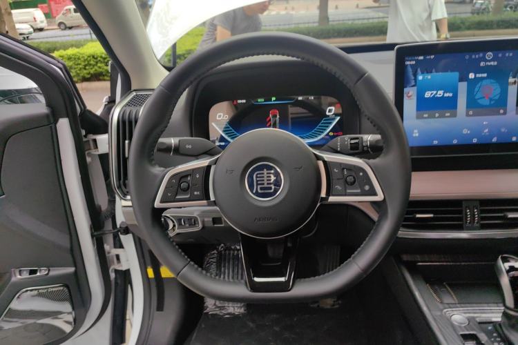 Used BYD Tang 2019 2.0T Automatic SmartConnect Luxury 7-Seater China VI Standard Steering Wheel