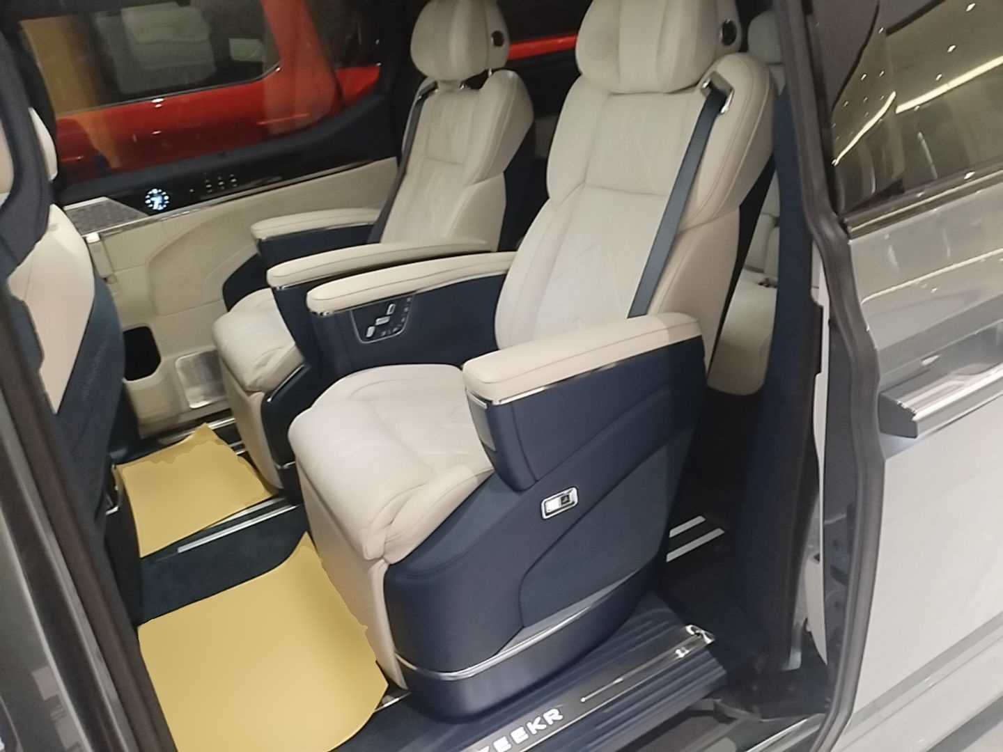 Zeekr 009 2024 7-Seater Aisle Version 108 kWh — снимка 20