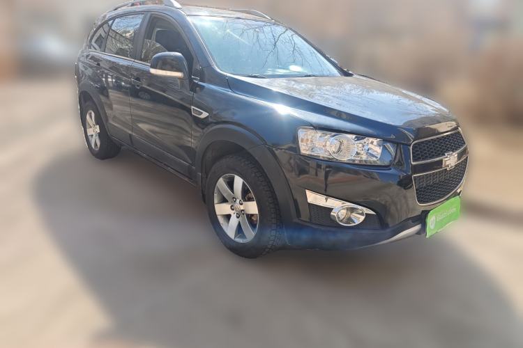 Used Chevrolet Captiva 2014 2.4L Two-Wheel Drive Urban Version 7 Seats Front Right 45 Deg