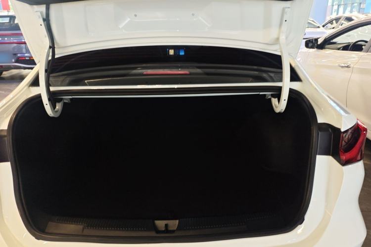 Used Roewe i5 2023 1.5L Manual Comfort Edition Trunk