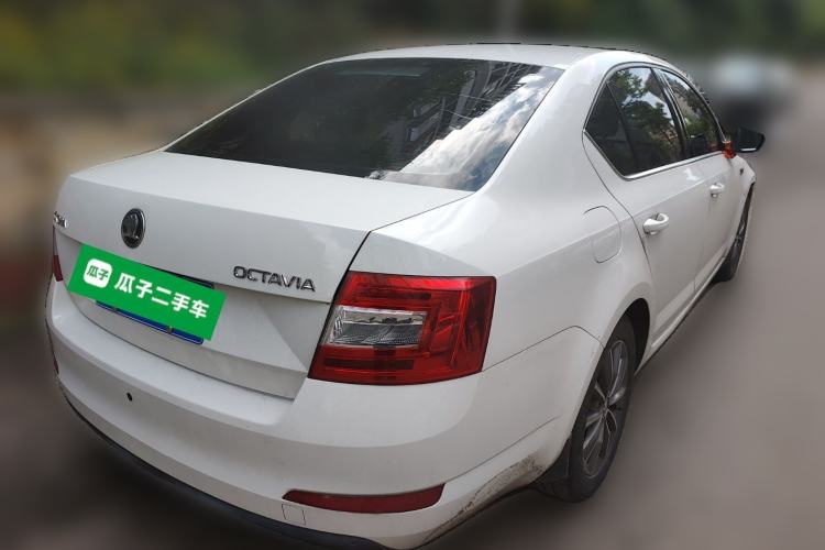 Used Skoda Octavia 2017 1.6L Manual Front-Wheel-Drive Version Rear Right 45 Deg