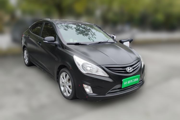 Used Hyundai Verna (older generation) 2010 Sedan 1.4L Automatic Luxury GLS Trim Front Right 45 Deg