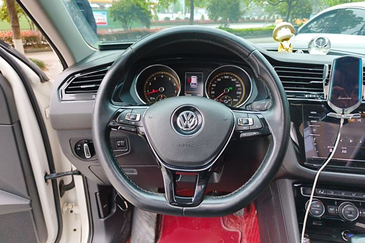 Used Volkswagen Tiguan L 2019 Revised 330TSI Automatic Two-Wheel Drive Smart & Luxury Edition China VI Standard Steering Wheel