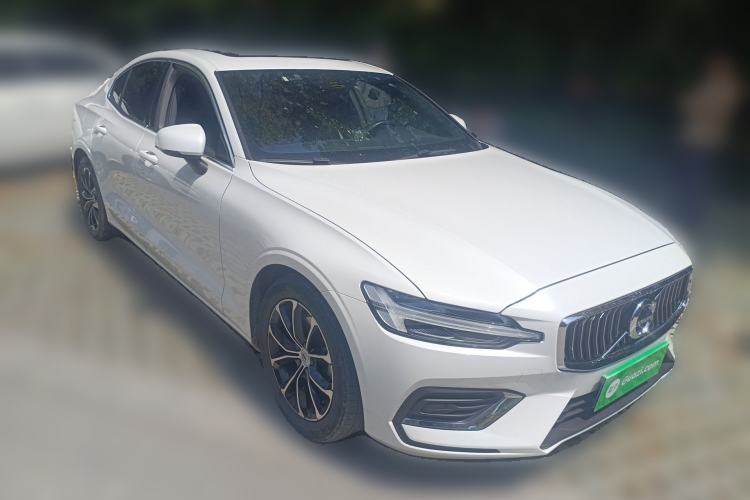 Used Volvo S60 2022 B4 Zhiyi Luxury Edition Front Right 45 Deg
