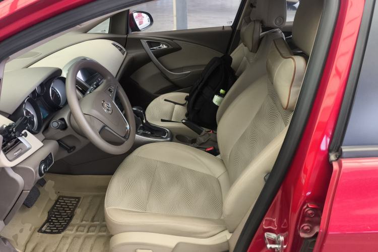 Used Buick GT 2013 GT 1.6L Automatic Fashion Edition Left Front Seat