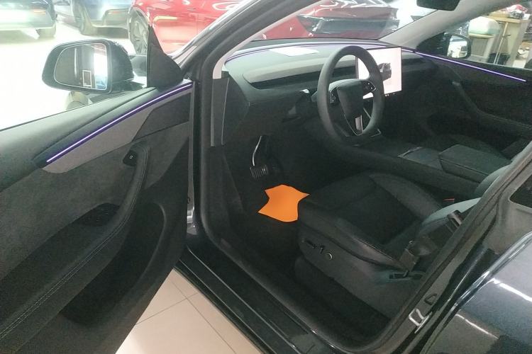 Used Tesla Model Y 2025 Long-Range All-Wheel-Drive Version