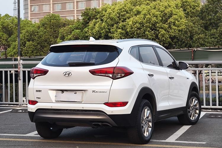 Used Hyundai Tucson 2015 1.6T Dual-Clutch Two-Wheel-Drive Smart Model Exterior 8
