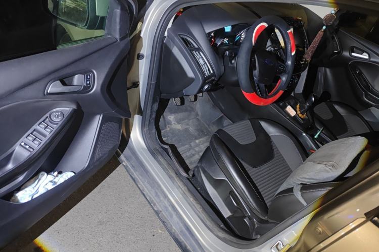 Used Ford Focus 2017 Hatchback 1.6L Manual Fashion Edition SmartDrive Version Driver Seat