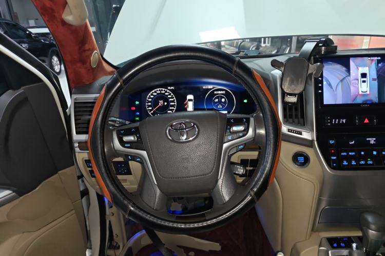 Used Toyota Land Cruiser 2019 4.0L GX-R GT Dual Fuel Sunroof Velvet Interior – Middle East Specification