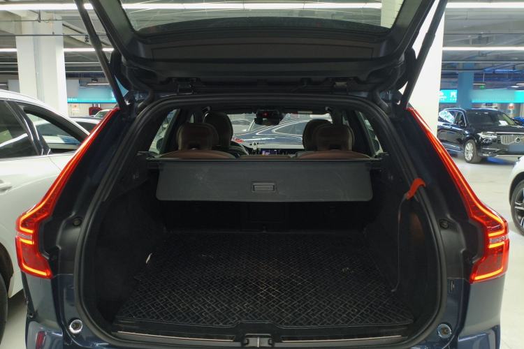 Used Volvo XC60 2021 T5 4x4 Smart Luxury Edition Trunk