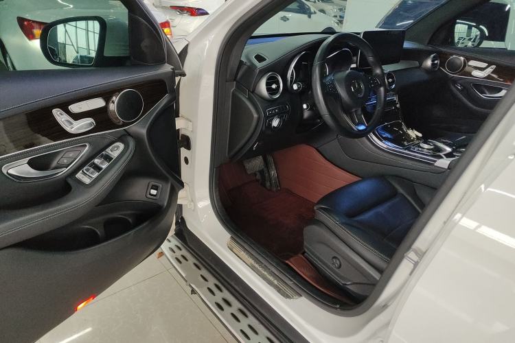 Used Mercedes-Benz GLC 2018 Facelift GLC 260 4MATIC Luxury Edition
