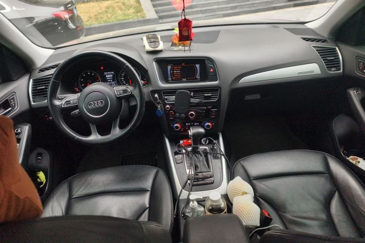 Used Audi Q5 2013 40 TFSI Technology Edition Center Console