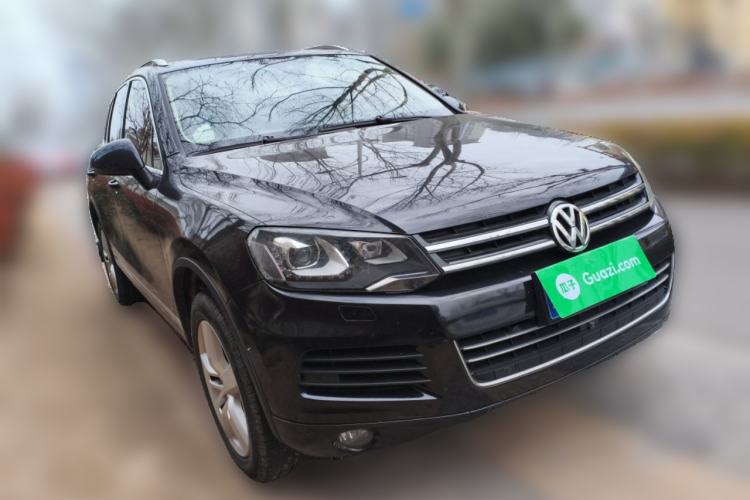 Used Volkswagen Touareg 2015 3.0 TSI Luxury Model Front Right 45 Deg