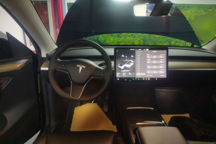 Used Tesla Model Y 2023 Long-Range All-Wheel-Drive Version