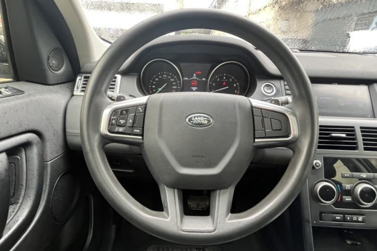 Used Land Rover Discovery Sport 2018 240 PS PURE Edition Interior 3