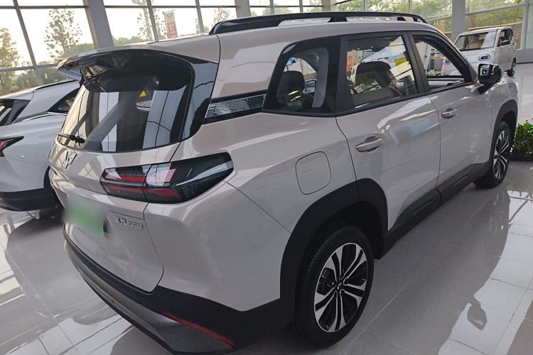 Used Wuling Xingguang 560 New Energy 2026 Model, Plug-in Hybrid, 125 km, Luxury Version Rear Right 45 Deg