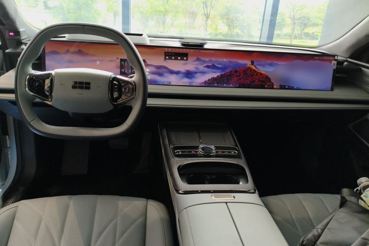 Used Geely Galaxy E8 2025 700 km Long-Range Intelligent Driving Version Center Console