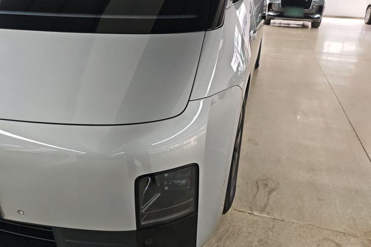 Used Li Auto MEGA 2024 Ultra Model
