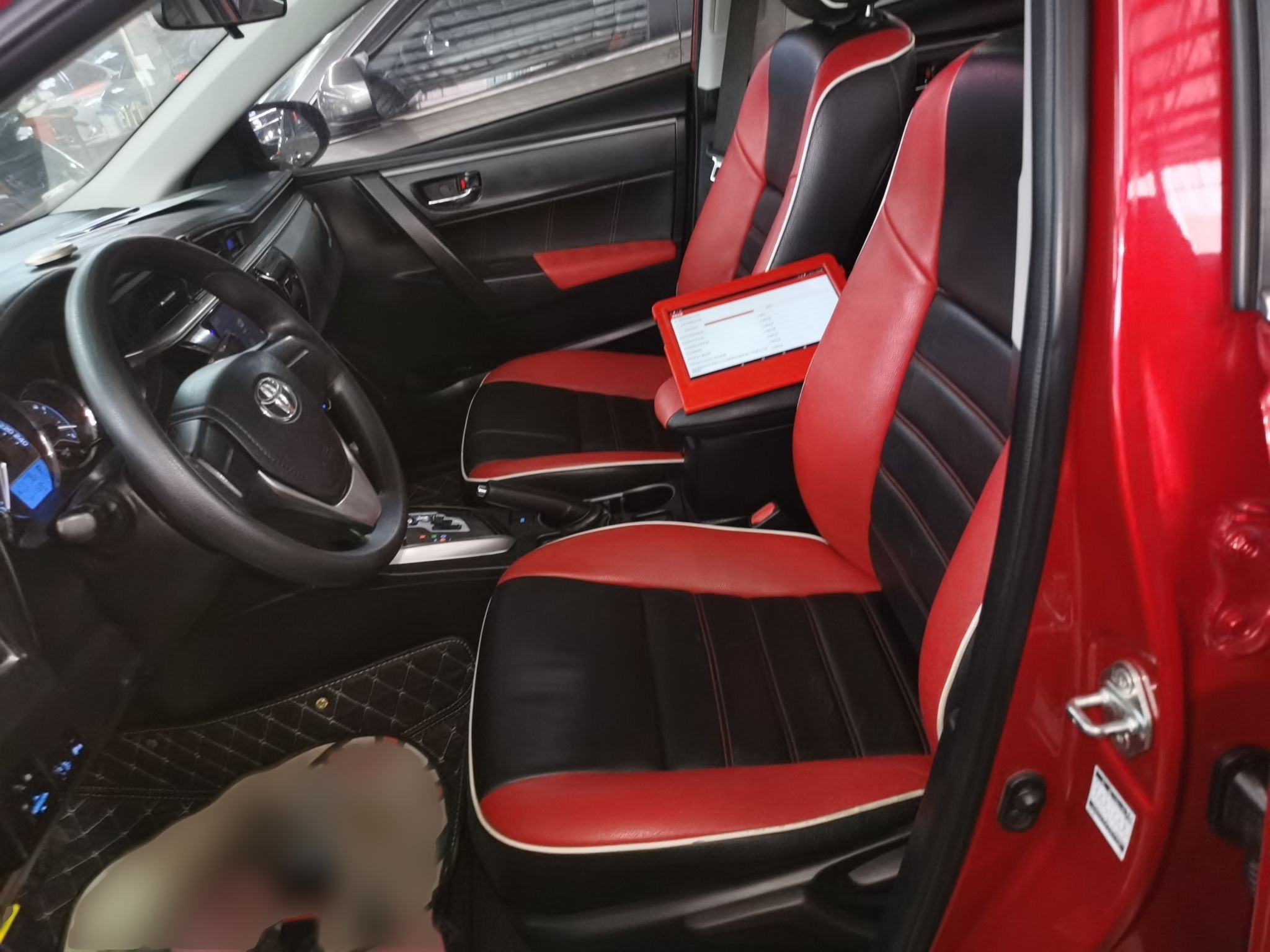 Переднее сиденье в автомобиле