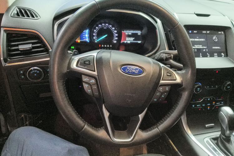 Used Ford Edge 2016 EcoBoost 245 Two-Wheel-Drive Titanium 7-Seater Steering Wheel