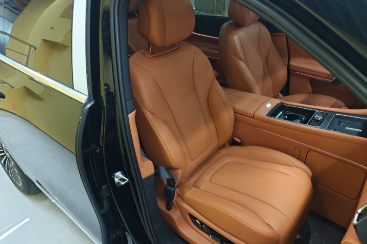 Used Hima AITO M9 2025 Extended-Range Ultra Version 52 kWh 6-Seater Right Front Seat