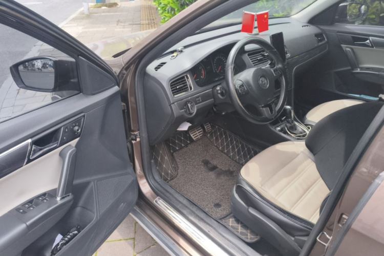 Used Volkswagen Cross Lavida 2014 1.6L Automatic Driver Seat