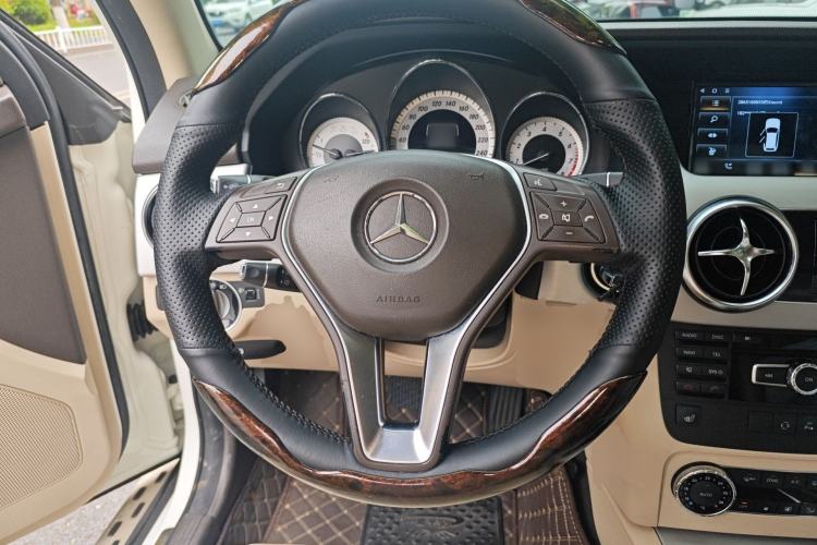 Used Mercedes-Benz GLK-Class 2013 GLK 300 4MATIC Dynamic Edition Steering Wheel