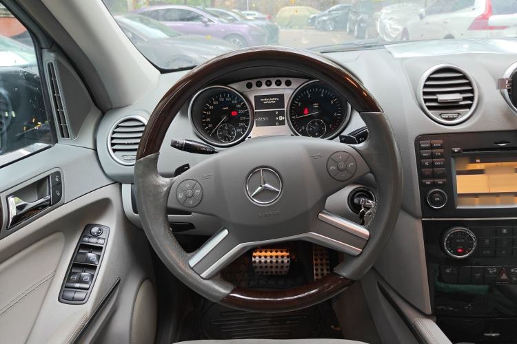 Used Mercedes-Benz M-Class 2010 ML 300 4MATIC