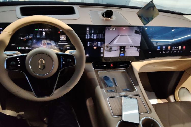 Used Hima AITO M8 2025 Model Pure Electric Max+ Five-Seat Long-Range Version Center Console