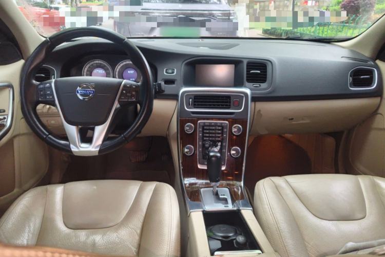 Used Volvo S60 2011 T6 AWD Prestige Edition Center Console