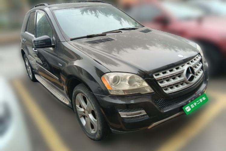 Used Mercedes-Benz M-Class  Front Right 45 Deg